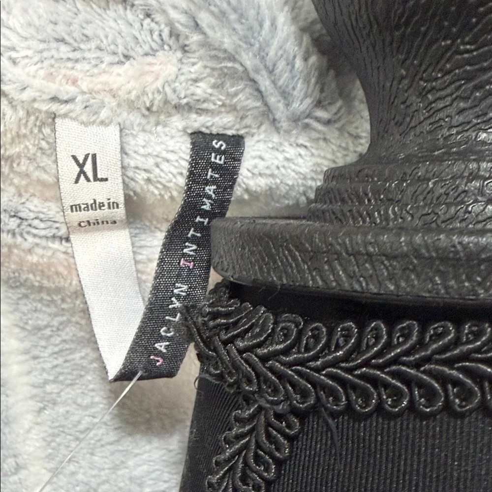 NWT Jaclyn Intimates  Gray Plaid Women's Robe